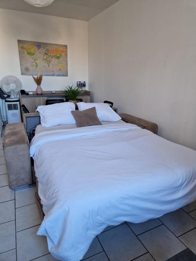 Appartement Studio Idéalement Situé / Pl Aux Huiles/vieux Port *